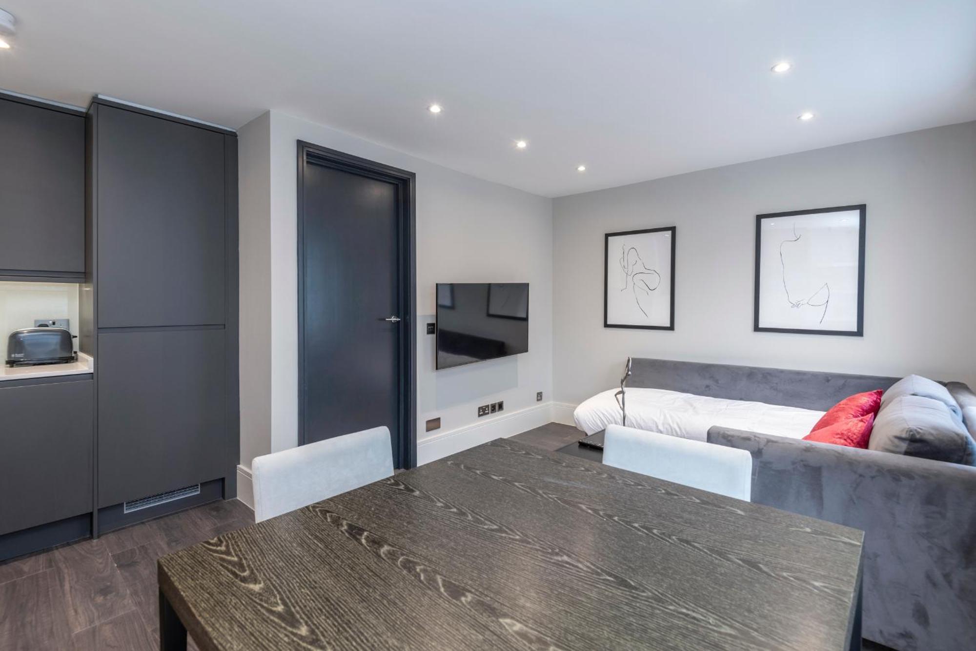 Appartamento Luxury Georgian House In Marylebone: Modern 1-Bed Retreat Londra Esterno foto